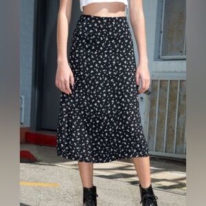 Brandy Melville Phoebe Black Floral Midi Skirt 🖤